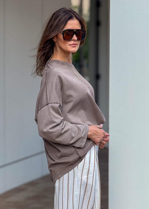 Luźna bluzka damska oversize z długim rękawem w kolorze taupe, casualowa moda damska