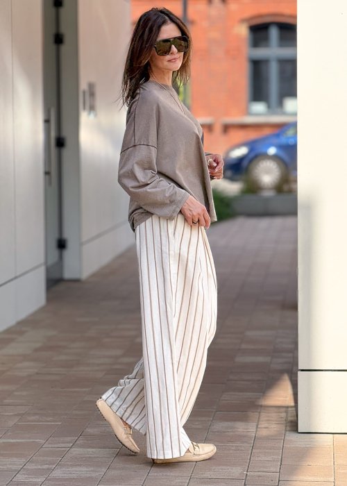 Luźna bluzka damska oversize z długim rękawem w kolorze taupe, casualowa moda damska