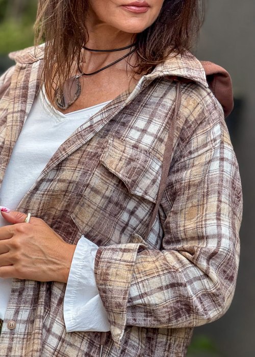 Koszula damska w kratę brązowo-beżowa oversize – modna narzutka do spodni materiałowych Anhko.pl