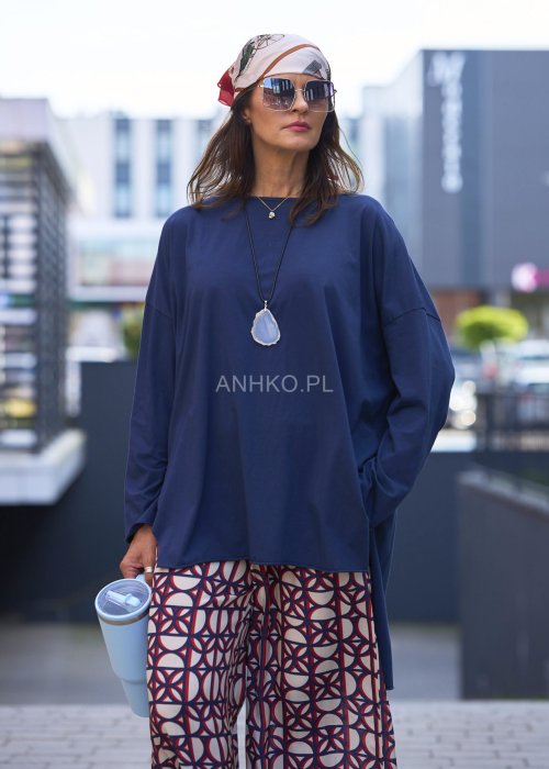 Granatowa bluzka damska oversize z długim rękawem, luźny krój w minimalistycznym stylu