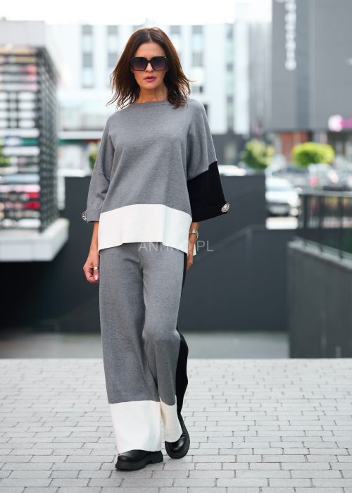 Dwuczęściowy komplet damski w odcieniach szarości z kontrastowymi wstawkami, luźny fason casual
