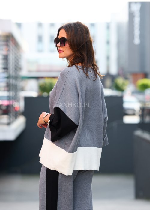 Dwuczęściowy komplet damski w odcieniach szarości z kontrastowymi wstawkami, luźny fason casual