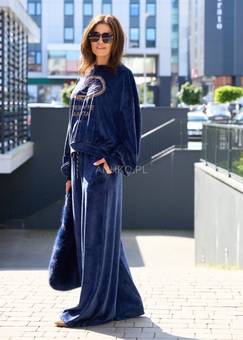 Granatowa welurowa bluza damska oversize z nadrukiem „Love The Big Apple Manhattan”, długie rękawy, casualowy streetwearowy styl