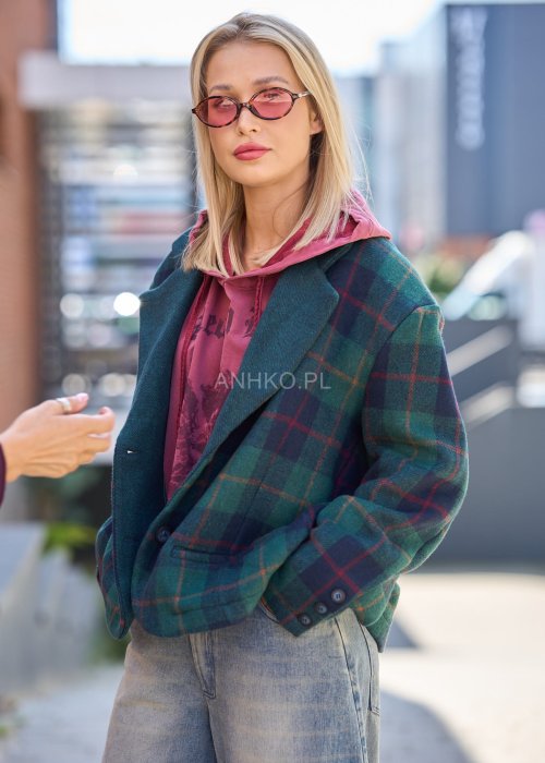Krótka marynarka damska w zielono-granatową kratę, o kroju oversize z dużym kołnierzem i długimi rękawami