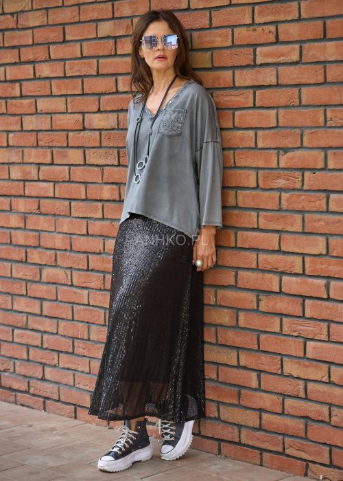 Bluzka damska w kolorze szarym, z dekoltem w serek, ozdobna kieszonka z haftem, luźny krój casualowy