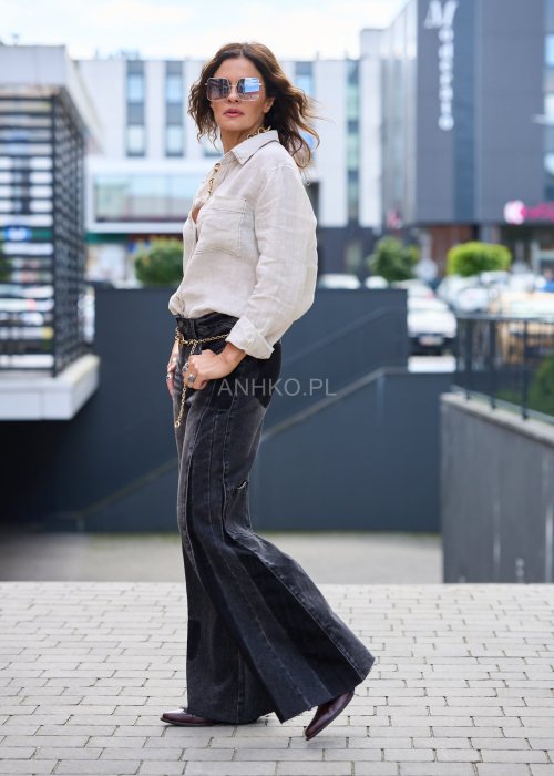 Lniana koszula damska w kolorze ecru z długim rękawem i kieszenią, klasyczna letnia stylizacja boho