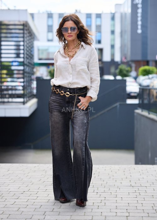 Lniana koszula damska w kolorze ecru z długim rękawem i kieszenią, klasyczna letnia stylizacja boho