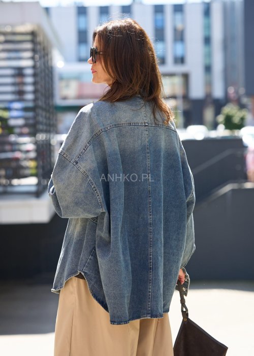 Koszula damska jeansowa oversize z dużymi guzikami, długi rękaw, klasyczny kołnierzyk, styl casual