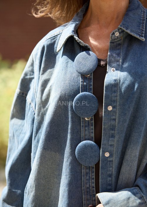 Koszula damska jeansowa oversize z dużymi guzikami, długi rękaw, klasyczny kołnierzyk, styl casual