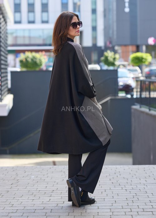 tylowe szaro-czarne ponczo z haftowanym motywem kwiatowym i czarnymi aplikacjami.