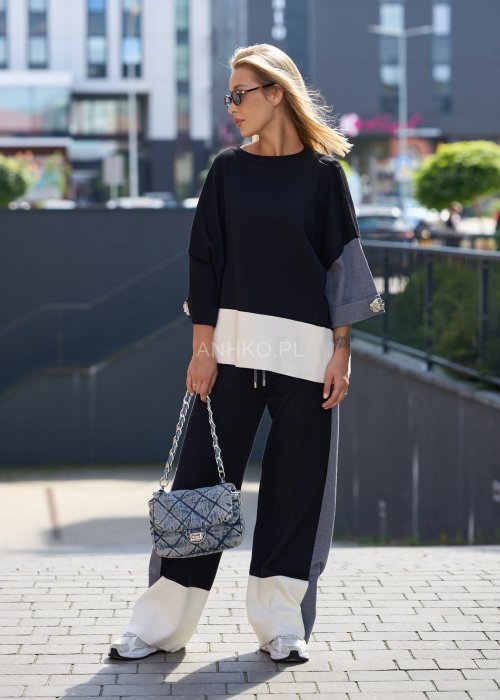 Pikowana torebka damska na ramię z denimu, prostokątny kształt, srebrny łańcuszek i zapięcie na klamrę