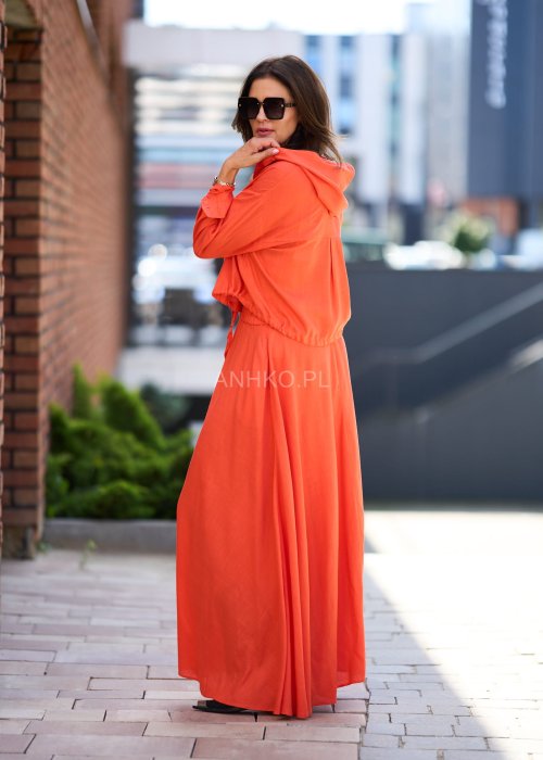 Koralowy komplet damski z długą sukienką maxi i koszulą zapinaną na guziki, luźny krój, styl letni casual