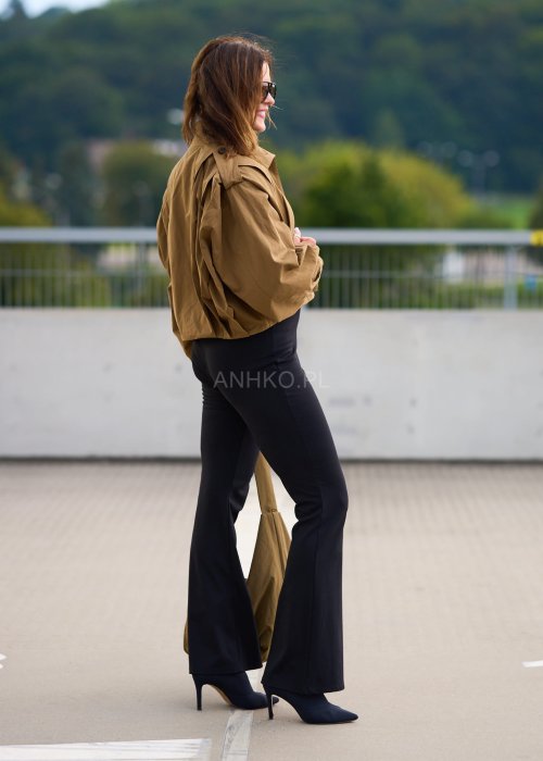 Krótka kurtka damska w kolorze khaki z szerokim kołnierzem i długim rękawem, styl casual