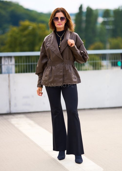 Brązowa kurtka damska ze skóry ekologicznej, zapinana na guzik, oversize z szerokim kołnierzem