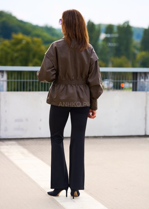 Brązowa kurtka damska ze skóry ekologicznej, zapinana na guzik, oversize z szerokim kołnierzem