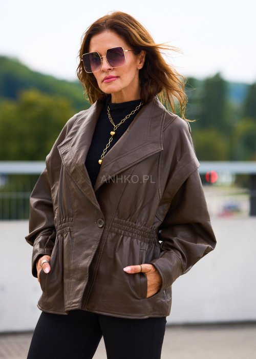 Brązowa kurtka damska ze skóry ekologicznej, zapinana na guzik, oversize z szerokim kołnierzem