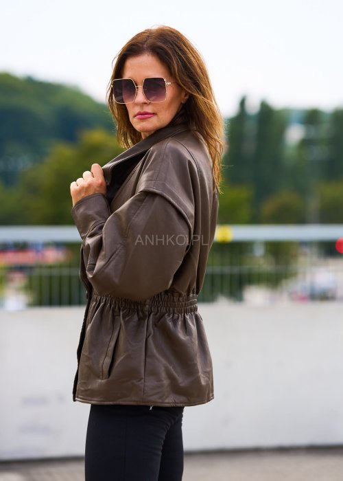 Brązowa kurtka damska ze skóry ekologicznej, zapinana na guzik, oversize z szerokim kołnierzem