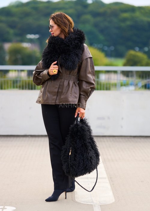 Brązowa kurtka damska ze skóry ekologicznej, zapinana na guzik, oversize z szerokim kołnierzem