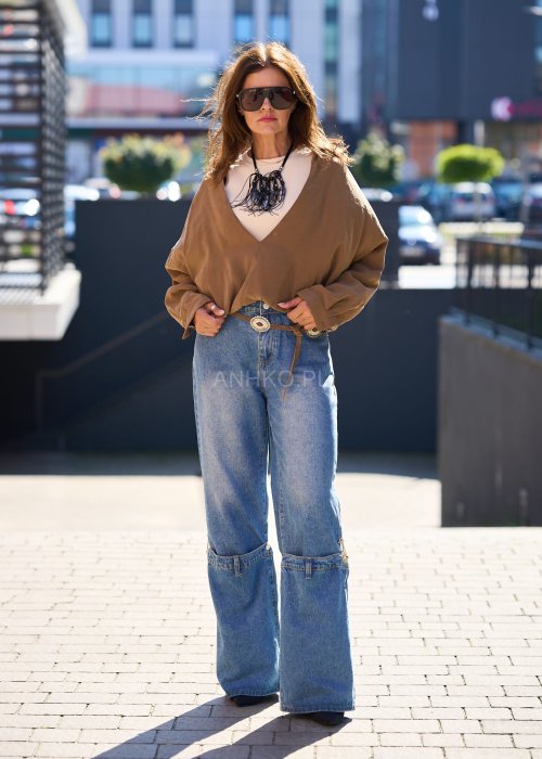 Zestaw damski w stylu boho z oversize koszulą w kolorze karmelowym i jasnym topem