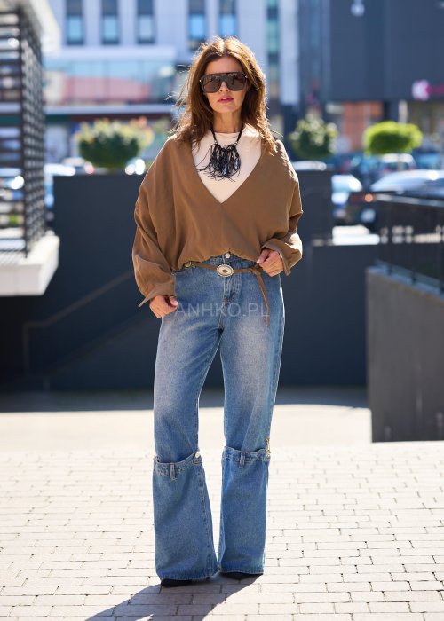 Zestaw damski w stylu boho z oversize koszulą w kolorze karmelowym i jasnym topem