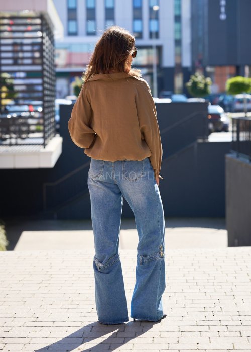 Zestaw damski w stylu boho z oversize koszulą w kolorze karmelowym i jasnym topem