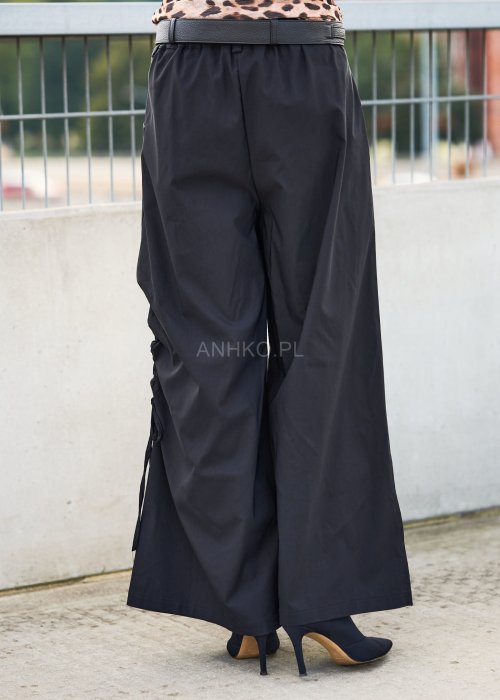 Czarne szerokie spodnie damskie z wysokim stanem i marszczeniem po bokach, styl oversize, moda streetwear