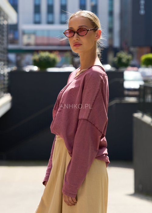 Różowa bluzka damska oversize z długim rękawem i nadrukiem Vintage, dekolt w serek, styl casual