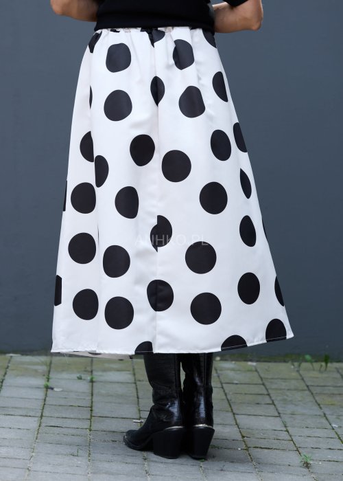 Biała spódnica midi w czarne grochy, rozkloszowana, z wysokim stanem i plisowaniem, styl retro