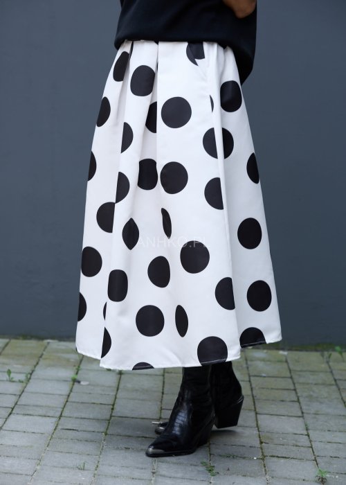Biała spódnica midi w czarne grochy, rozkloszowana, z wysokim stanem i plisowaniem, styl retro