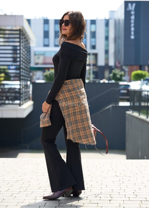 czarna bluzka hiszpanka z długim rękawem, elegancka i dopasowana, świetna baza do wielu stylizacji.