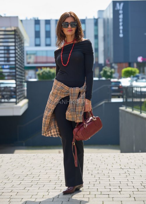 czarna bluzka hiszpanka z długim rękawem, elegancka i dopasowana, świetna baza do wielu stylizacji.