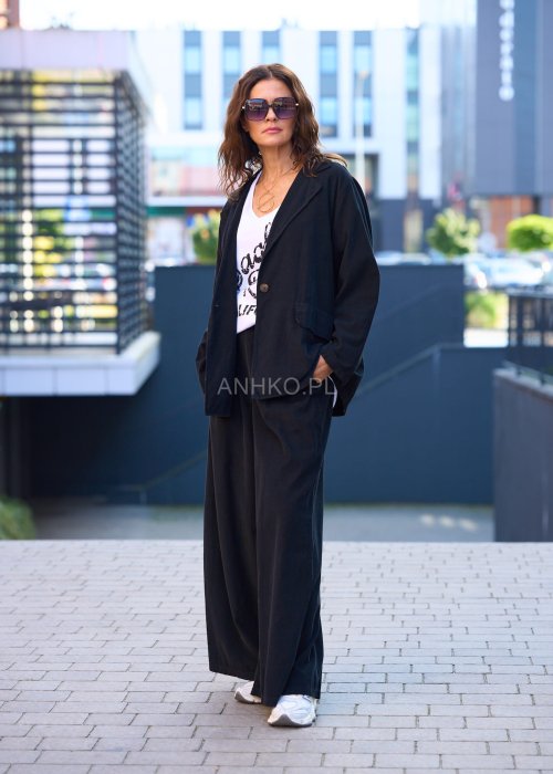 Komplet damski w kolorze czarnym– luźny żakiet z dużymi kieszeniami i szerokie spodnie z wysokim stanem, stylowa elegancja na co dzień
