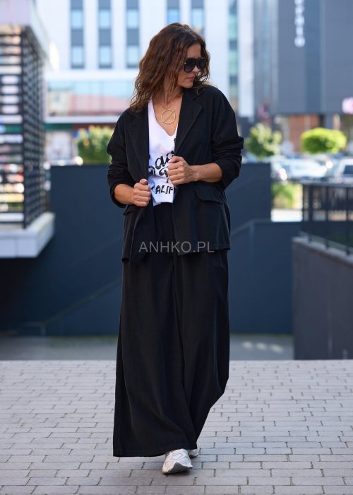 Komplet damski w kolorze czarnym– luźny żakiet z dużymi kieszeniami i szerokie spodnie z wysokim stanem, stylowa elegancja na co dzień