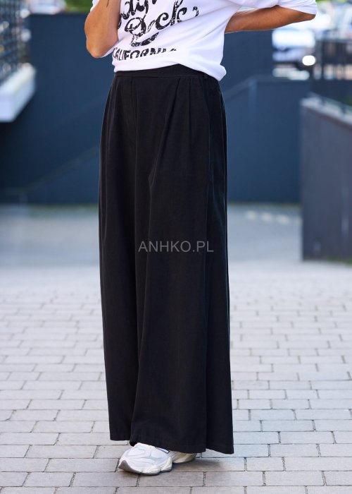 Komplet damski w kolorze czarnym– luźny żakiet z dużymi kieszeniami i szerokie spodnie z wysokim stanem, stylowa elegancja na co dzień