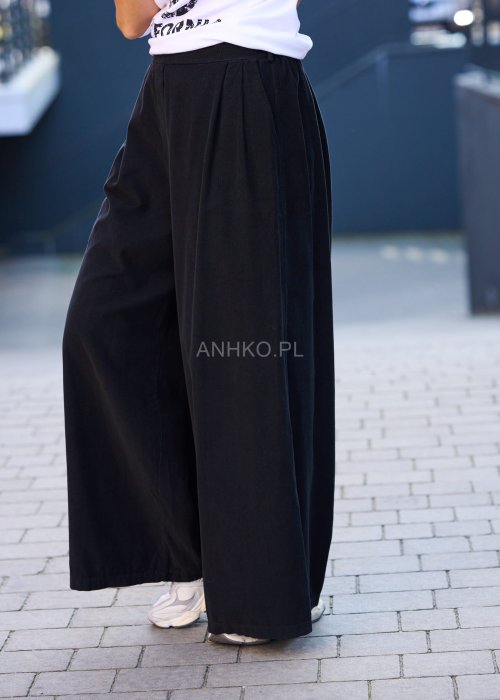 Komplet damski w kolorze czarnym– luźny żakiet z dużymi kieszeniami i szerokie spodnie z wysokim stanem, stylowa elegancja na co dzień