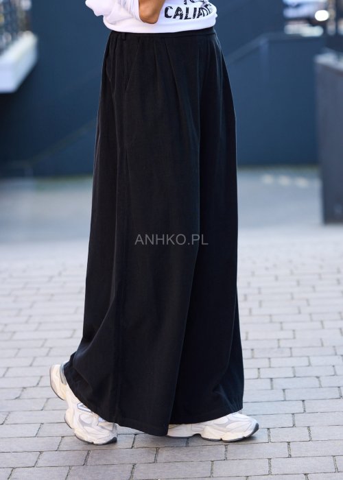 Komplet damski w kolorze czarnym– luźny żakiet z dużymi kieszeniami i szerokie spodnie z wysokim stanem, stylowa elegancja na co dzień