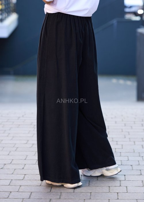 Komplet damski w kolorze czarnym– luźny żakiet z dużymi kieszeniami i szerokie spodnie z wysokim stanem, stylowa elegancja na co dzień