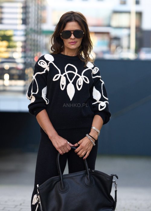 Komplet damski dzianinowy w kolorze czarnym z kremowym haftem liści, sweter z długim rękawem i spodnie z szeroką nogawką