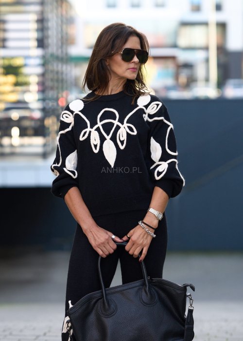 Komplet damski dzianinowy w kolorze czarnym z kremowym haftem liści, sweter z długim rękawem i spodnie z szeroką nogawką