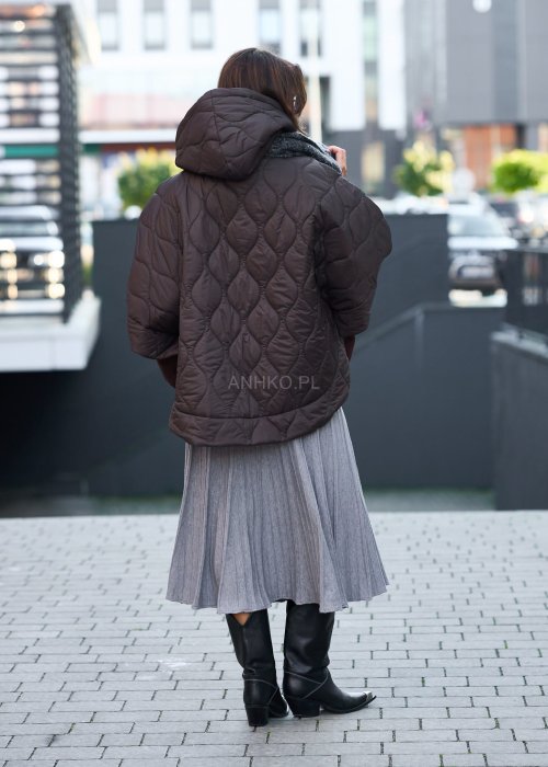 Szara spódnica damska midi z rozkloszowanym dołem i pionowymi przeszyciami w stylu casual