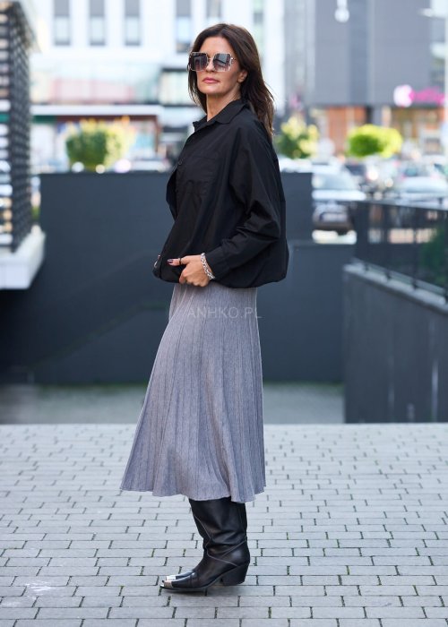 Szara spódnica damska midi z rozkloszowanym dołem i pionowymi przeszyciami w stylu casual