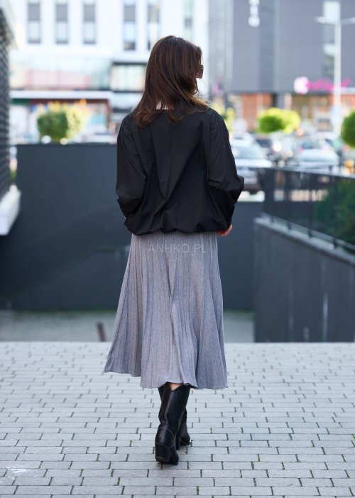 Szara spódnica damska midi z rozkloszowanym dołem i pionowymi przeszyciami w stylu casual