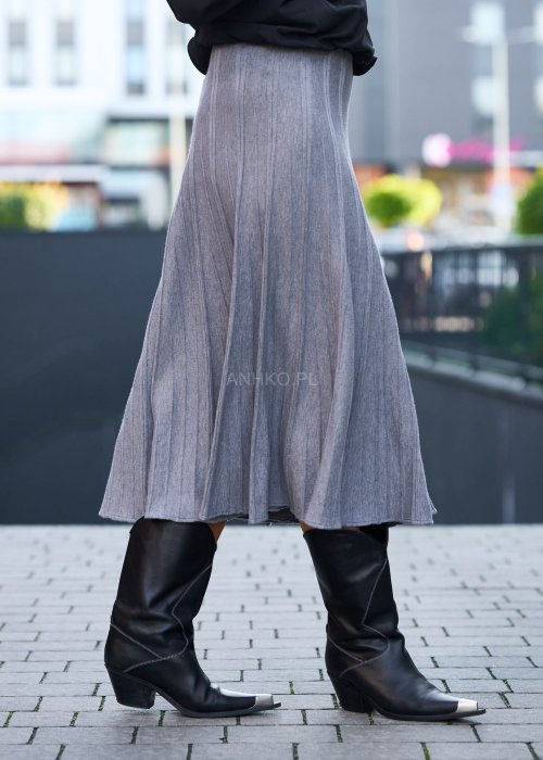 Szara spódnica damska midi z rozkloszowanym dołem i pionowymi przeszyciami w stylu casual