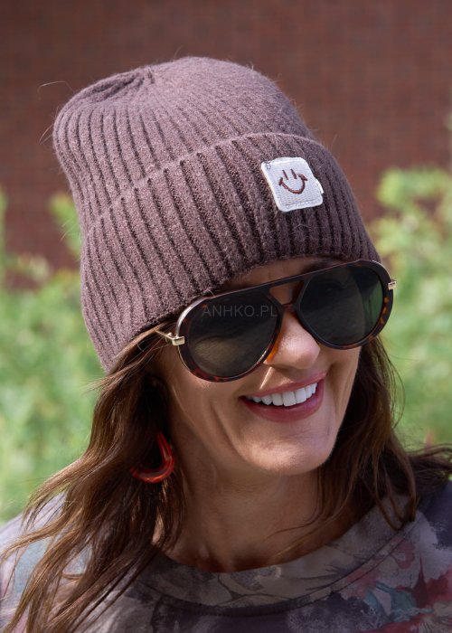 Brązowa czapka damska zimowa beanie z naszywką i uśmiechem, ciepła dzianina, moda uliczna