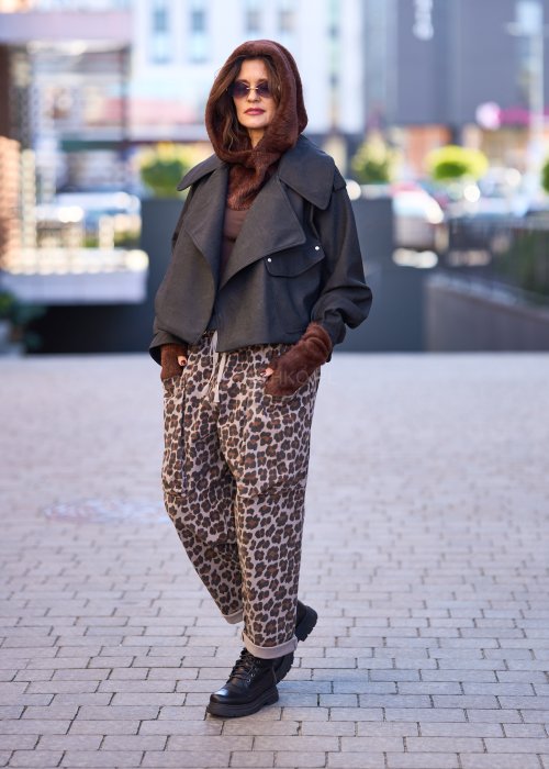 Damskie spodnie w panterkę z kieszeniami i wiązaniem w pasie, luźny krój casual