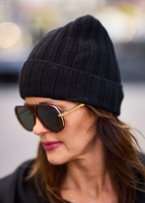 Klasyczna czarna czapka damska na zimę, dzianinowa, wygodna i elastyczna