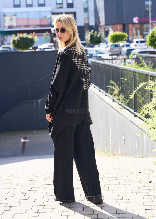 Stylizacja w eleganckiej, czarno-białej tonacji, idealna na chłodniejsze dni.