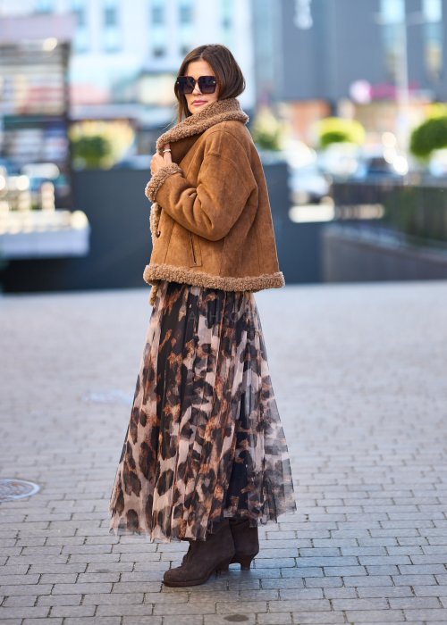 Damska spódnica tiulowa midi w panterkę w odcieniach beżu, brązu i czerni z elastyczną talią, lekka warstwowa konstrukcja.