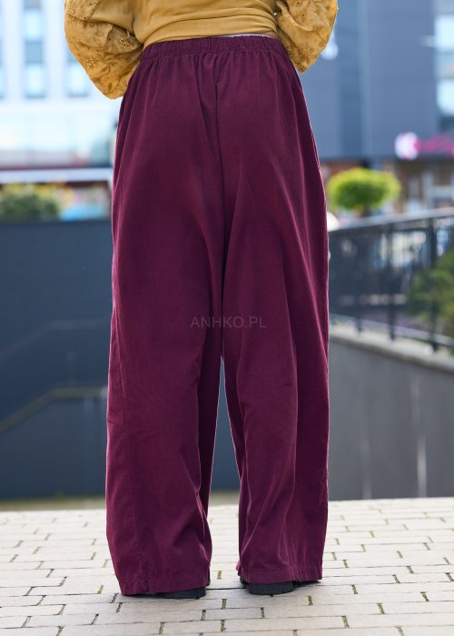 Luźne, szerokie spodnie w kolorze głębokiego bordo