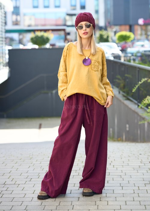 Luźne, szerokie spodnie w kolorze głębokiego bordo
